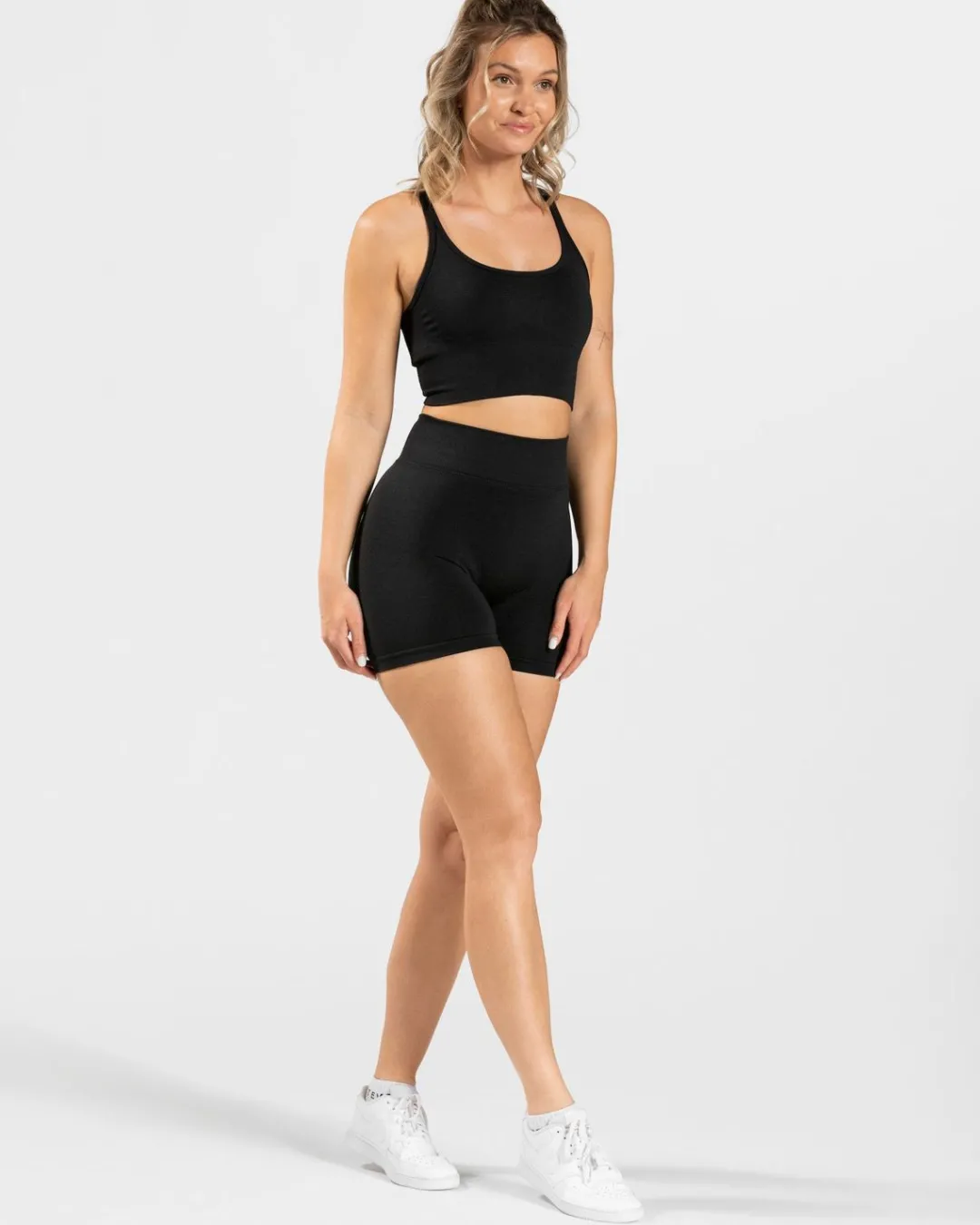 TEVEO Shorts*Statement Scrunch Short "Schwarz"