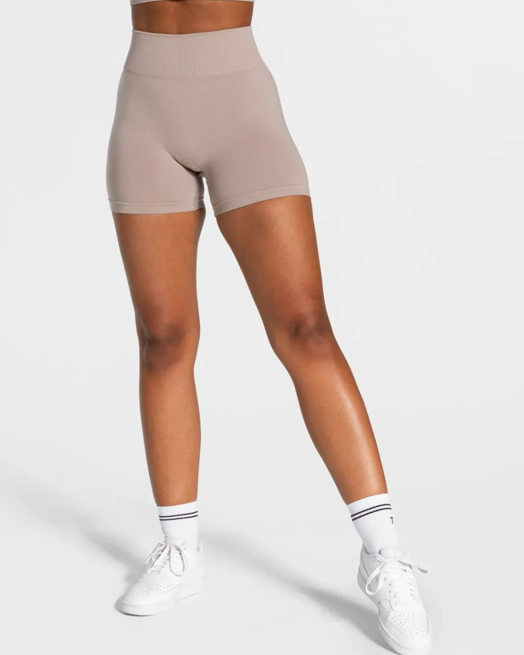 TEVEO Shorts*Timeless Scrunch Short "Dust"