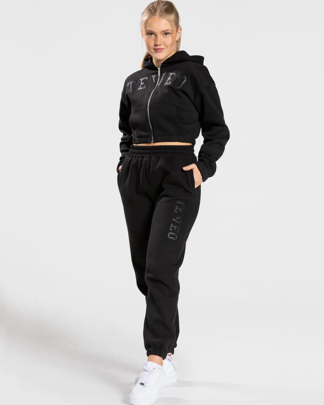 TEVEO Hoodies & Jackets*College Zip Hoodie "Schwarz"
