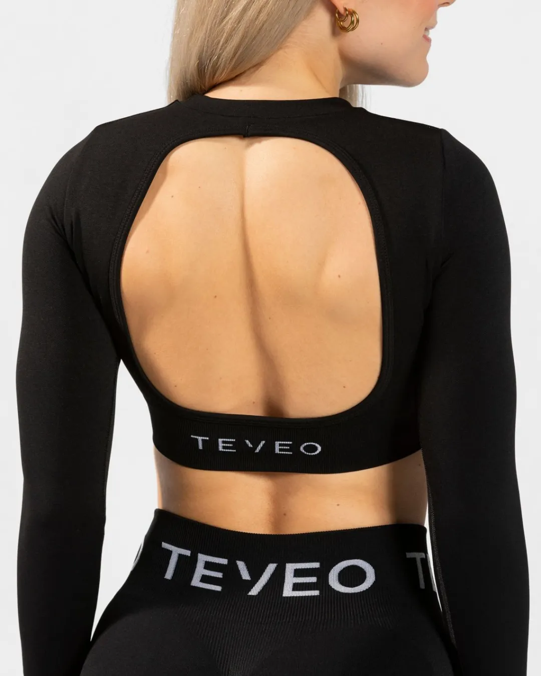 TEVEO Longsleeves*Everyday Cut Out Longsleeve "Schwarz"